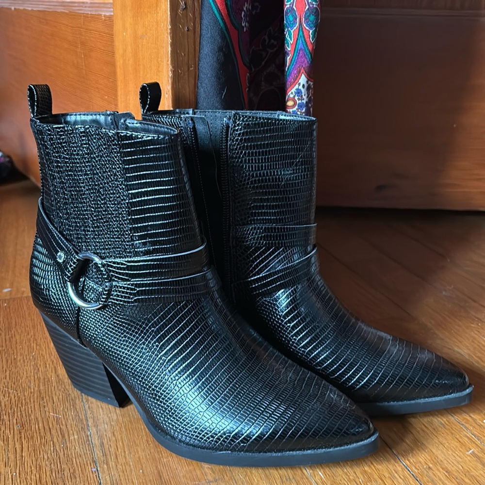 NWT Express cowboy booties